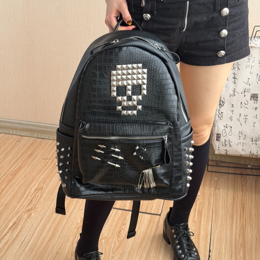 Street Fashion Male - Original Black Crocodile Pattern Skull Rivet